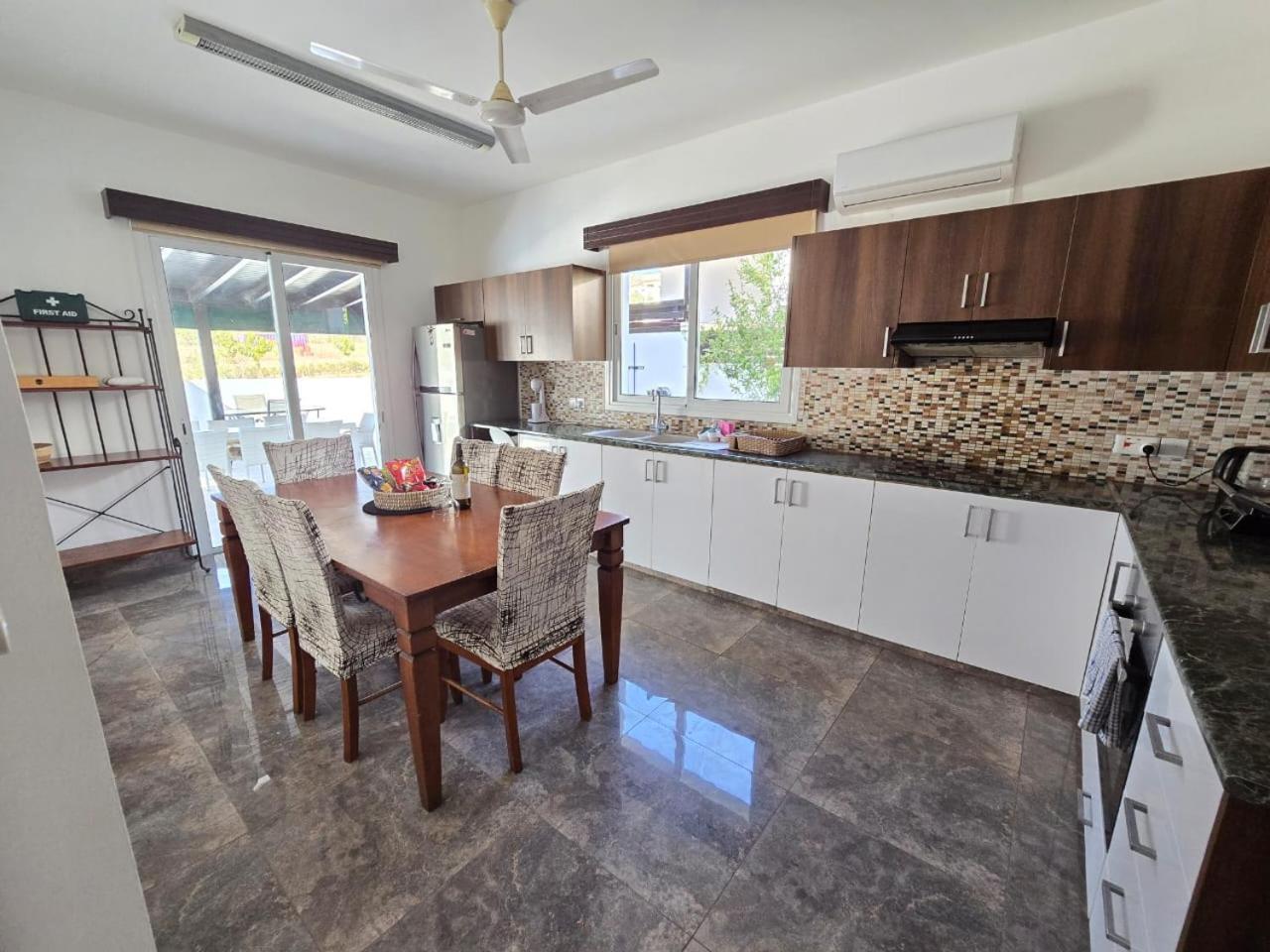 Michael Angelo Villa Paphos Exteriör bild